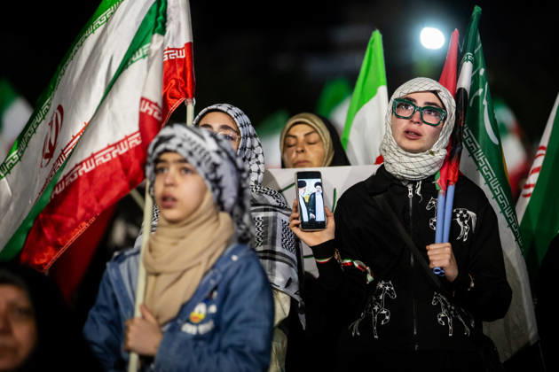 May 25, 2026, Iran, Iran: Pro-government supporters wave national flags during a state-organized rally, amid a ceasefire with Iran, the US, and Israel. President Donald Trump issued a fresh warning to Iran on May 17, saying it had to move quickly towards a peace deal or there won t be anything left of them. Washington, locked in conflict with Tehran since US and Israeli forces launched major strikes on the Islamic Republic beginning February 28, has struggled to break an impasse and make any progress toward ending a war that has shaken the Middle East and sent energy prices climbing. Iran s foreign ministry said on May 25, that Tehran was collecting fees for navigational services on ships transiting the strategic Strait of Hormuz, r - ZUMAi98_ 20260525_zih_i98_001 Copyright: xIranianxSupremexLeader SxOfficex
