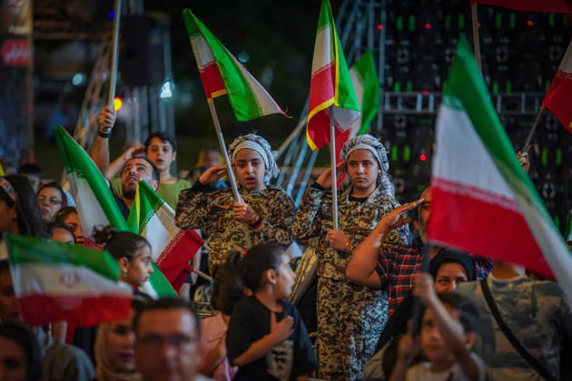 May 25, 2026, Iran, Iran: Pro-government supporters wave national flags during a state-organized rally, amid a ceasefire with Iran, the US, and Israel. President Donald Trump issued a fresh warning to Iran on May 17, saying it had to move quickly towards a peace deal or there won t be anything left of them. Washington, locked in conflict with Tehran since US and Israeli forces launched major strikes on the Islamic Republic beginning February 28, has struggled to break an impasse and make any progress toward ending a war that has shaken the Middle East and sent energy prices climbing. Iran s foreign ministry said on May 25, that Tehran was collecting fees for navigational services on ships transiting the strategic Strait of Hormuz, r - ZUMAi98_ 20260525_zih_i98_020 Copyright: xIranianxSupremexLeader SxOfficex