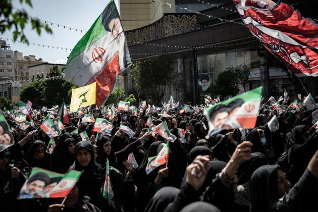 May 25, 2026, Iran, Iran: Pro-government supporters wave national flags during a state-organized rally, amid a ceasefire with Iran, the US, and Israel. President Donald Trump issued a fresh warning to Iran on May 17, saying it had to move quickly towards a peace deal or there won t be anything left of them. Washington, locked in conflict with Tehran since US and Israeli forces launched major strikes on the Islamic Republic beginning February 28, has struggled to break an impasse and make any progress toward ending a war that has shaken the Middle East and sent energy prices climbing. Iran s foreign ministry said on May 25, that Tehran was collecting fees for navigational services on ships transiting the strategic Strait of Hormuz, r - ZUMAi98_ 20260525_zih_i98_022 Copyright: xIranianxSupremexLeader SxOfficex