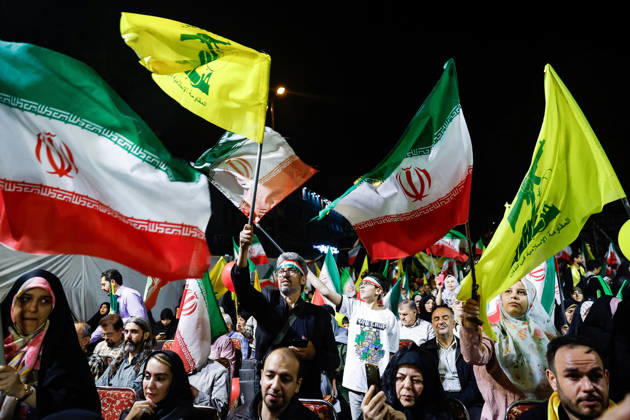 May 25, 2026, Iran, Iran: Pro-government supporters wave national flags during a state-organized rally, amid a ceasefire with Iran, the US, and Israel. President Donald Trump issued a fresh warning to Iran on May 17, saying it had to move quickly towards a peace deal or there won t be anything left of them. Washington, locked in conflict with Tehran since US and Israeli forces launched major strikes on the Islamic Republic beginning February 28, has struggled to break an impasse and make any progress toward ending a war that has shaken the Middle East and sent energy prices climbing. Iran s foreign ministry said on May 25, that Tehran was collecting fees for navigational services on ships transiting the strategic Strait of Hormuz, r - ZUMAi98_ 20260525_zih_i98_039 Copyright: xIranianxSupremexLeader SxOfficex