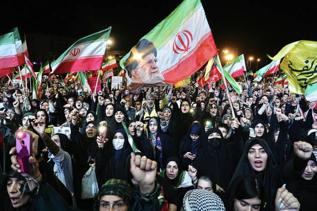 May 25, 2026, Iran, Iran: Pro-government supporters wave national flags during a state-organized rally, amid a ceasefire with Iran, the US, and Israel. President Donald Trump issued a fresh warning to Iran on May 17, saying it had to move quickly towards a peace deal or there won t be anything left of them. Washington, locked in conflict with Tehran since US and Israeli forces launched major strikes on the Islamic Republic beginning February 28, has struggled to break an impasse and make any progress toward ending a war that has shaken the Middle East and sent energy prices climbing. Iran s foreign ministry said on May 25, that Tehran was collecting fees for navigational services on ships transiting the strategic Strait of Hormuz, r - ZUMAi98_ 20260525_zih_i98_050 Copyright: xIranianxSupremexLeader SxOfficex