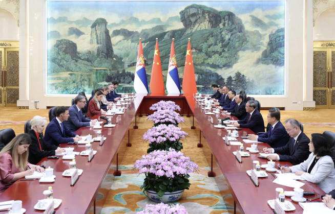 (260525) -- BEIJING, May 25, 2026 -- Chinese Premier Li Qiang meets with Serbian President Aleksandar Vucic, who is on a state visit to China, at the Great Hall of the People in Beijing, capital of China, May 25, 2026. ) CHINA-BEIJING-LI QIANG-SERBIAN PRESIDENT-MEETING (CN) HuangxJingwen 