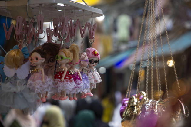 May 25, 2026, Srinagar, Jammu And Kashmir, India: Doll key chains are seen on display as people shop ahead of Eid al-Adha, also known as the Festival of Sacrifice, in Srinagar. Eid al-Adha is the second major Islamic festival of the year. Eid ul-Adha ( Festival of Sacrifice ) is one of the most important festivals in the Muslim calendar. The festival commemorates Prophet Ibrahim s willingness to sacrifice his son in obedience to God s command. Srinagar India - ZUMAa205 20260525_zip_a205_011 Copyright: xAdilxAbassx