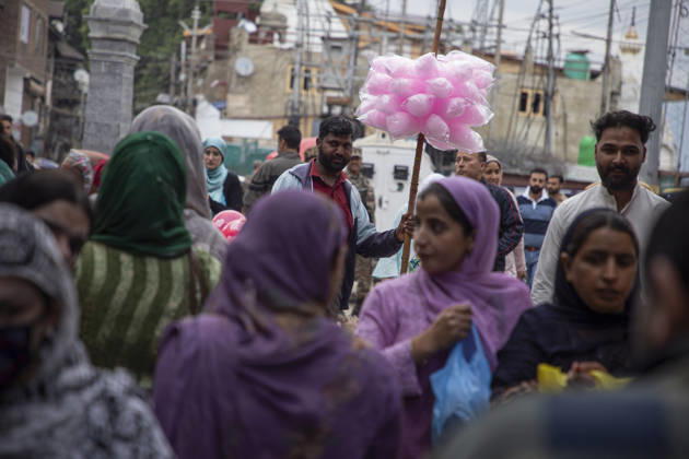 May 25, 2026, Srinagar, Jammu And Kashmir, India: A vendor sells soft candies at a market where people shop ahead of Eid al-Adha, also known as the Festival of Sacrifice, in Srinagar. Eid al-Adha is the second major Islamic festival of the year. Eid ul-Adha ( Festival of Sacrifice ) is one of the most important festivals in the Muslim calendar. The festival commemorates Prophet Ibrahim s willingness to sacrifice his son in obedience to God s command. Srinagar India - ZUMAa205 20260525_zip_a205_019 Copyright: xAdilxAbassx