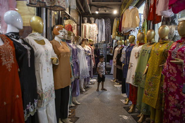 May 25, 2026, Srinagar, Jammu And Kashmir, India: A child is seen playing in a market full of mannequins as people shop ahead of Eid al-Adha, also known as the Festival of Sacrifice, in Srinagar. Eid al-Adha is the second major Islamic festival of the year. Eid ul-Adha ( Festival of Sacrifice ) is one of the most important festivals in the Muslim calendar. The festival commemorates Prophet Ibrahim s willingness to sacrifice his son in obedience to God s command. Srinagar India - ZUMAa205 20260525_zip_a205_021 Copyright: xAdilxAbassx
