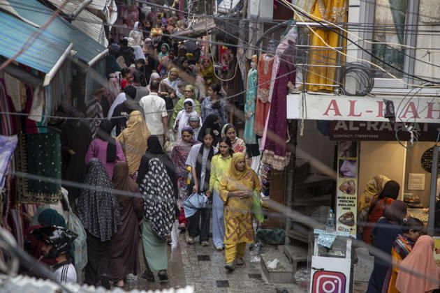 May 25, 2026, Srinagar, Jammu And Kashmir, India: Muslims visit a market for shopping ahead of Eid al-Adha, also known as the Festival of Sacrifice, in Srinagar. Eid al-Adha is the second major Islamic festival of the year. Eid ul-Adha ( Festival of Sacrifice ) is one of the most important festivals in the Muslim calendar. The festival commemorates Prophet Ibrahim s willingness to sacrifice his son in obedience to God s command. Srinagar India - ZUMAa205 20260525_zip_a205_023 Copyright: xAdilxAbassx