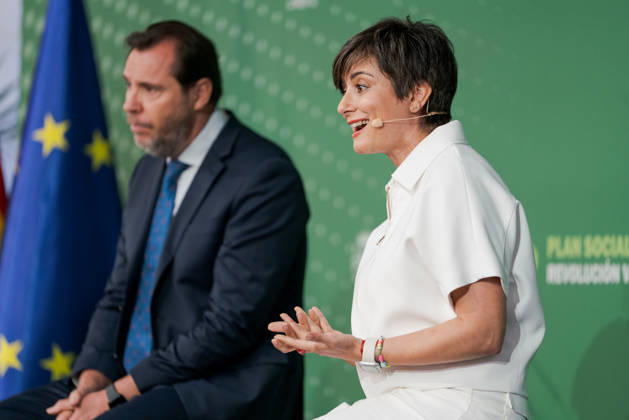 Prime Minister of Spain, Pedro Sanchez, closes the presentation event for the proposed Social Climate Plan in Madrid - 25 May 2026 Minister of Housing, Isabel Rodriguez (r), and the Minister of Transport, Oscar Puente (l) attend the presentation of the proposed Social Climate Plan, at Espacio Rastro. Spain’s Prime Minister, Pedro Sanchez, presented the proposed Social Climate Plan, endowed with more than Ä9 billion, co-financed by the European Union’s Social Climate Fund and 25% by the Spanish Government. The plan is aimed at promoting greater efficiency, equity and social justice while supporting citizens in response to the expansion of the European emissions trading market to transport and residential buildings. The plan will mobilize Ä Copyright: xGuillermoxGutierrezxCarrascalx xSOPAxImagesx 2026_05_25_Sanchez_Clima_11