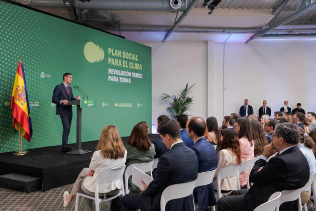 Prime Minister of Spain, Pedro Sanchez, closes the presentation event for the proposed Social Climate Plan in Madrid - 25 May 2026 Prime Minister of Spain, Pedro Sanchez, speaks during the presentation event for the proposed Social Climate Plan. Spain’s Prime Minister, Pedro Sanchez, presented the proposed Social Climate Plan, endowed with more than Ä9 billion, co-financed by the European Union’s Social Climate Fund and 25% by the Spanish Government. The plan is aimed at promoting greater efficiency, equity and social justice while supporting citizens in response to the expansion of the European emissions trading market to transport and residential buildings. The plan will mobilize Ä4.7 billion to help the most vulnerable households join Copyright: xGuillermoxGutierrezxCarrascalx xSOPAxImagesx 2026_05_25_Sanchez_Clima_24
