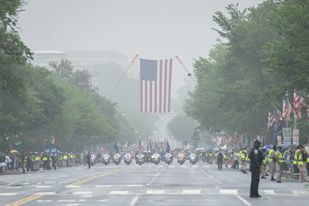May 25, 2026, Washington, District Of Columbia, Unites States: Participants march along Constitution Avenue during the National Memorial Day Parade in Washington, D.C., honoring fallen U.S. service members and recognizing the sacrifices of military families, veterans, and active-duty personnel. Washington Unites States  - ZUMAk206 20260525_znp_k206_002 Copyright: xMattxKaminskyx
