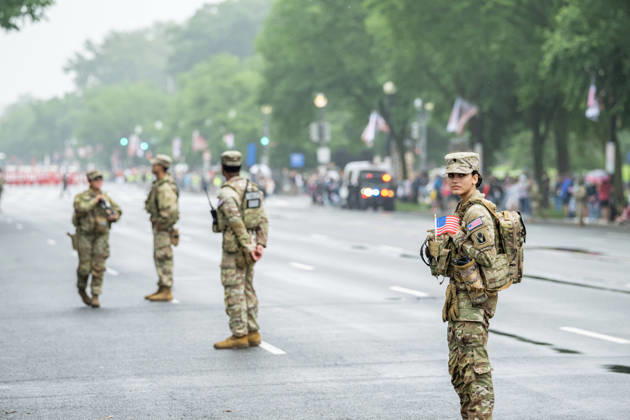 May 25, 2026, Washington, District Of Columbia, Unites States: Members of the District of Columbia National Guard stand along the parade route during the National Memorial Day Parade in Washington, D.C. Washington Unites States - ZUMAk206 20260525_znp_k206_015 Copyright: xMattxKaminskyx