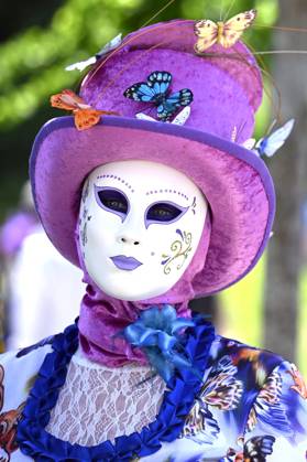 The Costumed Figures of Venice 2026 in the Annevoie Gardens ANNEVOIE, BELGIUM - MAY 25 : The Costumed Figures of Venice 2026. Grand parade of costumed figures : the largest Venetian carnival outside Venice, featuring over 110 costumes in the Annevoie Gardens on May 25, 2026 in Annevoie, Belgium, 25 05 2026 Annevoie Belgium  Copyright: xDidierxLebrunx