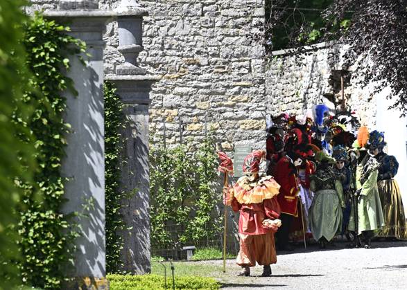 The Costumed Figures of Venice 2026 in the Annevoie Gardens ANNEVOIE, BELGIUM - MAY 25 : The Costumed Figures of Venice 2026. Grand parade of costumed figures : the largest Venetian carnival outside Venice, featuring over 110 costumes in the Annevoie Gardens on May 25, 2026 in Annevoie, Belgium, 25 05 2026 Annevoie Belgium  Copyright: xDidierxLebrunx