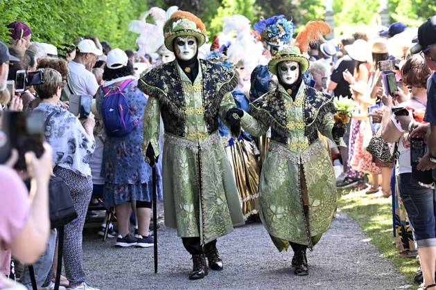 The Costumed Figures of Venice 2026 in the Annevoie Gardens ANNEVOIE, BELGIUM - MAY 25 : The Costumed Figures of Venice 2026. Grand parade of costumed figures : the largest Venetian carnival outside Venice, featuring over 110 costumes in the Annevoie Gardens on May 25, 2026 in Annevoie, Belgium, 25 05 2026 Annevoie Belgium  Copyright: xDidierxLebrunx