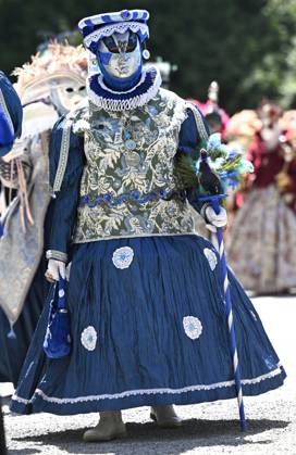 The Costumed Figures of Venice 2026 in the Annevoie Gardens ANNEVOIE, BELGIUM - MAY 25 : The Costumed Figures of Venice 2026. Grand parade of costumed figures : the largest Venetian carnival outside Venice, featuring over 110 costumes in the Annevoie Gardens on May 25, 2026 in Annevoie, Belgium, 25 05 2026 Annevoie Belgium  Copyright: xDidierxLebrunx