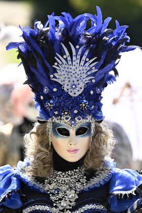 The Costumed Figures of Venice 2026 in the Annevoie Gardens ANNEVOIE, BELGIUM - MAY 25 : The Costumed Figures of Venice 2026. Grand parade of costumed figures : the largest Venetian carnival outside Venice, featuring over 110 costumes in the Annevoie Gardens on May 25, 2026 in Annevoie, Belgium, 25 05 2026 Annevoie Belgium  Copyright: xDidierxLebrunx