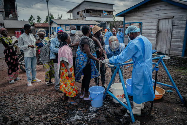 Ebola precautions continue in Democratic Republic of Congo GOMA, DEMOCRATIC REPUBLIC OF THE CONGO - MAY 25: Health workers carry out hand sanitizing, handwashing and temperature screening procedures for travelers at the Kanyaruchinya checkpoint near Goma as part of preventive measures against the Ebola virus in Goma, Democratic Republic of the Congo, on May 25, 2026. Stringer Anadolu Goma Democratic Republic of the Congo. Editorial use only. Please get in touch for any other usage.  Copyright: x2026xAnadoluxStringerx