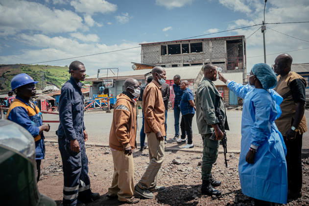 Ebola precautions continue in Democratic Republic of Congo GOMA, DEMOCRATIC REPUBLIC OF THE CONGO - MAY 25: Health workers carry out hand sanitizing, handwashing and temperature screening procedures for travelers at the Kanyaruchinya checkpoint near Goma as part of preventive measures against the Ebola virus in Goma, Democratic Republic of the Congo, on May 25, 2026. Stringer Anadolu Goma Democratic Republic of the Congo. Editorial use only. Please get in touch for any other usage.  Copyright: x2026xAnadoluxStringerx