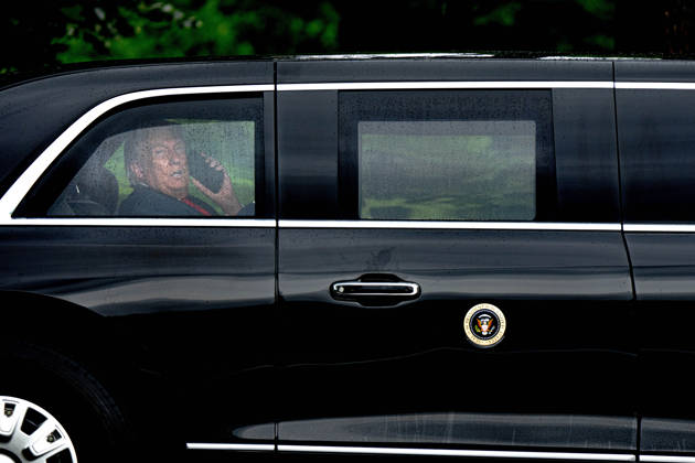 May 25, 2026, Washington, District Of Columbia, USA: United States President Donald J Trump speaks on the phone as he arrives at the White House in Washington DC on Monday, May 25, 2025 Washington USA  - ZUMAs152 20260525_faa_s152_027 Copyright: xAaronxSchwartzx