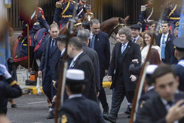 Argentina: President Javier Milei leads the Tedeum. President Javier Milei presides over the traditional Tedeum at the Metropolitan Cathedral. This religious ceremony celebrates the Revolution of May 25, 1810, a historic date marking the establishment of Argentina™s first national government. In the photo: Javier Milei, President of Argentina, arriving at the Cathedral. Buenos Aires Argentina Copyright: xImagoxImages EstebanxOsoriox _52A5355