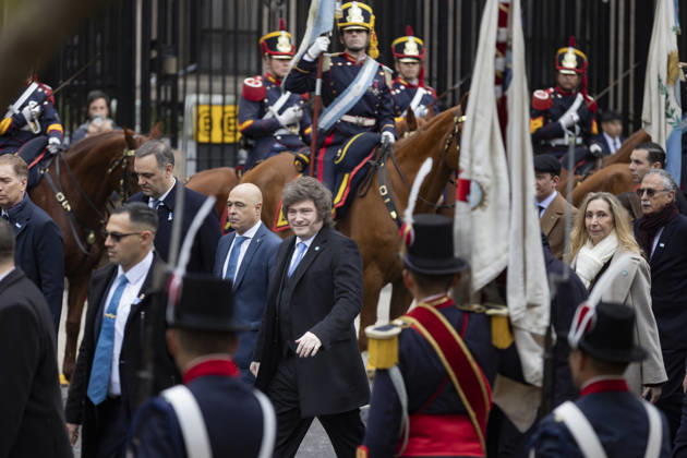 Argentina: President Javier Milei leads the Tedeum. President Javier Milei presides over the traditional Tedeum at the Metropolitan Cathedral. This religious ceremony celebrates the Revolution of May 25, 1810, a historic date marking the establishment of Argentina™s first national government. In the photo: Javier Milei, President of Argentina, arriving at the Cathedral. Buenos Aires Argentina Copyright: xImagoxImages EstebanxOsoriox _52A5471