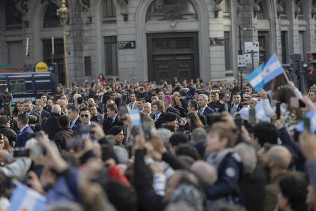 Argentina: President Javier Milei leads the Tedeum. President Javier Milei presides over the traditional Tedeum at the Metropolitan Cathedral. This religious ceremony celebrates the Revolution of May 25, 1810, a historic date marking the establishment of Argentina™s first national government. In the photo: President Javier Milei arriving at the Cabildo. Buenos Aires Argentina Copyright: xImagoxImages EstebanxOsoriox _52A6006