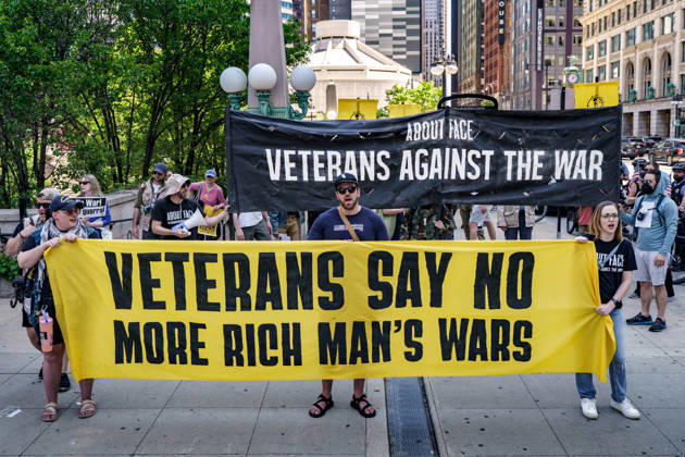 May 25, 2026, Chicago, Illinois, USA: American Veterans and families with About Face carrying banners as they march down Wacker Drive in Downtown Chicago for Memorial Day to protest continued US Wars around the world. The banners read Veterans Say No More Rich Man s Wars and Veterans Against The War Chicago USA - ZUMAr170 20260525_znp_r170_008 Copyright: xChrisxRihax