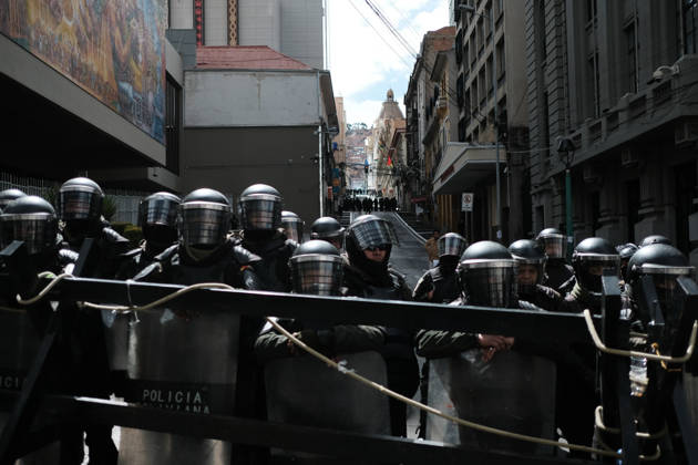 Protest held in La Paz calling for the resignation of Bolivian President Rodrigo Paz LA PAZ, BOLIVIA - MAY 25: Police officers stand guard after dispersing protesters demanding the resignation of Bolivian President Rodrigo Paz in La Paz, Bolivia, on May 25, 2026. Jorge Mateo Romay Salinas Anadolu La Paz Bolivia. Editorial use only. Please get in touch for any other usage.  Copyright: x2026xAnadoluxJorgexMateoxRomayxSalinasx