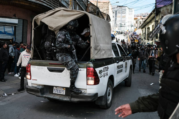 Protest held in La Paz calling for the resignation of Bolivian President Rodrigo Paz LA PAZ, BOLIVIA - MAY 25: A police van transports arrested protesters during clashes between police and protesters demanding the resignation of Bolivian President Rodrigo Paz in La Paz, Bolivia, on May 25, 2026. Jorge Mateo Romay Salinas Anadolu La Paz Bolivia. Editorial use only. Please get in touch for any other usage.  Copyright: x2026xAnadoluxJorgexMateoxRomayxSalinasx