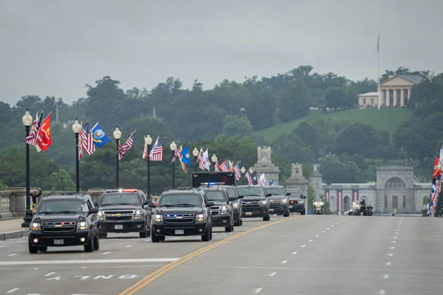 May 25, 2026, Washington, District Of Columbia, United States: Vice President JD VANCE departs Arlington National Cemetery following Memorial Day events in Arlington, Virginia. Washington United States - ZUMAk206 20260525_znp_k206_025 Copyright: xMattxKaminskyx