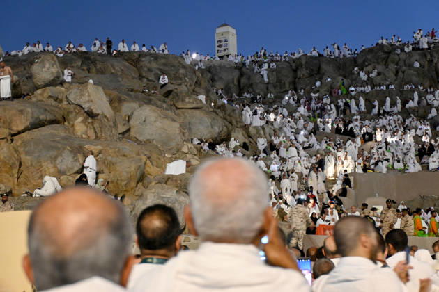 Pilgrims gather at Mount Arafat in Arafat ahead of Hajj MECCA, SAUDI ARABIA - MAY 26: Muslim pilgrims gather at Jabal al-Rahmah (Mount of Mercy) in the Arafat region near Mecca, Saudi Arabia, on May 26, 2026. Arriving since the previous evening at the area located about 25 kilometers from Mecca, pilgrims spend the night in prayer and devotion before performing the Waqfah, the most essential pillar of the Hajj pilgrimage. Ali Atmaca Anadolu Mecca Saudi Arabia. Editorial use only. Please get in touch for any other usage.  Copyright: x2026xAnadoluxAlixAtmacax