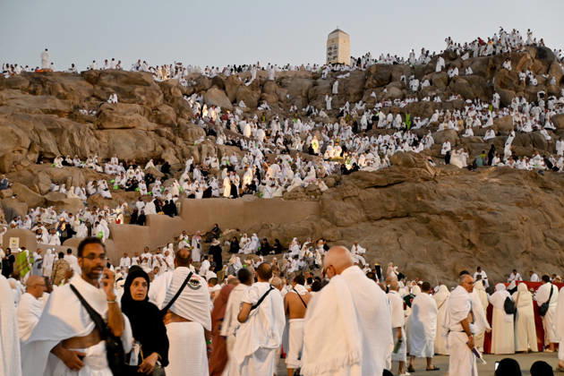 Pilgrims gather at Mount Arafat in Arafat ahead of Hajj MECCA, SAUDI ARABIA - MAY 26: Muslim pilgrims gather at Jabal al-Rahmah (Mount of Mercy) in the Arafat region near Mecca, Saudi Arabia, on May 26, 2026. Arriving since the previous evening at the area located about 25 kilometers from Mecca, pilgrims spend the night in prayer and devotion before performing the Waqfah, the most essential pillar of the Hajj pilgrimage. Ali Atmaca Anadolu Mecca Saudi Arabia. Editorial use only. Please get in touch for any other usage.  Copyright: x2026xAnadoluxAlixAtmacax