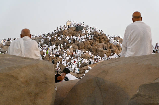 Prospective Muslim pilgrims at Arafat in Mecca MECCA, SAUDI ARABIA - MAY 26: Prospective pilgrims arrive at the Mount Arafat (Mountain of Mercy) to perform wuquf, considered as the most essential pillar of the Hajj, as Muslims from all over the world continue their worship to fulfill the Hajj pilgrimage in Mecca, Saudi Arabia on May 26, 2026. Pilgrims arriving in the Arafat area spend the night praying and worshipping. Ali Atmaca Anadolu Mecca Saudi Arabia. Editorial use only. Please get in touch for any other usage.  Copyright: x2026xAnadoluxAlixAtmacax