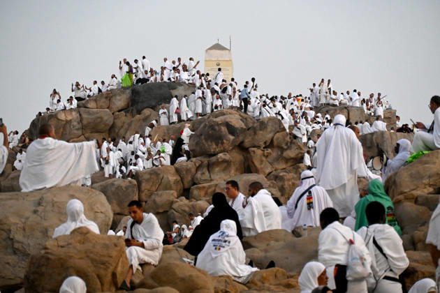 Prospective Muslim pilgrims at Arafat in Mecca MECCA, SAUDI ARABIA - MAY 26: Prospective pilgrims arrive at the Mount Arafat (Mountain of Mercy) to perform wuquf, considered as the most essential pillar of the Hajj, as Muslims from all over the world continue their worship to fulfill the Hajj pilgrimage in Mecca, Saudi Arabia on May 26, 2026. Pilgrims arriving in the Arafat area spend the night praying and worshipping. Ali Atmaca Anadolu Mecca Saudi Arabia. Editorial use only. Please get in touch for any other usage.  Copyright: x2026xAnadoluxAlixAtmacax