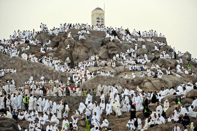 Prospective Muslim pilgrims at Arafat in Mecca MECCA, SAUDI ARABIA - MAY 26: Prospective pilgrims arrive at the Mount Arafat (Mountain of Mercy) to perform wuquf, considered as the most essential pillar of the Hajj, as Muslims from all over the world continue their worship to fulfill the Hajj pilgrimage in Mecca, Saudi Arabia on May 26, 2026. Pilgrims arriving in the Arafat area spend the night praying and worshipping. Ali Atmaca Anadolu Mecca Saudi Arabia. Editorial use only. Please get in touch for any other usage.  Copyright: x2026xAnadoluxAlixAtmacax