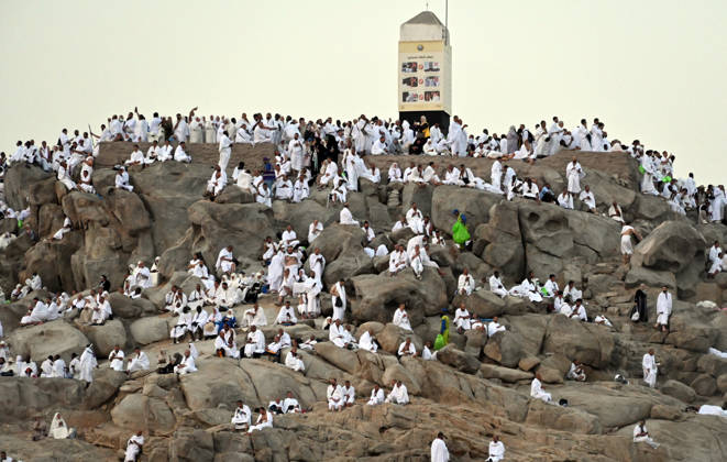Prospective Muslim pilgrims at Arafat in Mecca MECCA, SAUDI ARABIA - MAY 26: Prospective pilgrims arrive at the Mount Arafat (Mountain of Mercy) to perform wuquf, considered as the most essential pillar of the Hajj, as Muslims from all over the world continue their worship to fulfill the Hajj pilgrimage in Mecca, Saudi Arabia on May 26, 2026. Pilgrims arriving in the Arafat area spend the night praying and worshipping. Ali Atmaca Anadolu Mecca Saudi Arabia. Editorial use only. Please get in touch for any other usage.  Copyright: x2026xAnadoluxAlixAtmacax
