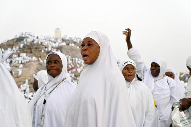 Prospective Muslim pilgrims at Arafat in Mecca MECCA, SAUDI ARABIA - MAY 26: Prospective pilgrims arrive at the Mount Arafat (Mountain of Mercy) to perform wuquf, considered as the most essential pillar of the Hajj, as Muslims from all over the world continue their worship to fulfill the Hajj pilgrimage in Mecca, Saudi Arabia on May 26, 2026. Pilgrims arriving in the Arafat area spend the night praying and worshipping. Ali Atmaca Anadolu Mecca Saudi Arabia. Editorial use only. Please get in touch for any other usage.  Copyright: x2026xAnadoluxAlixAtmacax