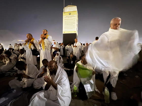 Prospective Muslim pilgrims at Arafat in Mecca MECCA, SAUDI ARABIA - MAY 26: Prospective pilgrims arrive at the Mount Arafat (Mountain of Mercy) to perform wuquf, considered as the most essential pillar of the Hajj, as Muslims from all over the world continue their worship to fulfill the Hajj pilgrimage in Mecca, Saudi Arabia on May 26, 2026. Pilgrims arriving in the Arafat area spend the night praying and worshipping. Ali Atmaca Anadolu Mecca Saudi Arabia. Editorial use only. Please get in touch for any other usage.  Copyright: x2026xAnadoluxAlixAtmacax