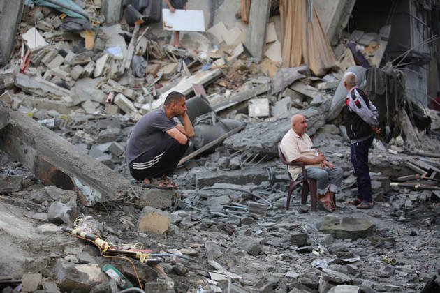 Palestinians inspect damage after Israeli strike in Nuseirat camp Palestinians inspect damage to their homes following an Israeli strike that targeted a house belonging to the al-Tawil family in the Nuseirat refugee camp in the central Gaza Strip on May 25, 2026. The strike destroyed the house completely and caused severe damage to neighboring homes. According to Palestinian medical sources, four Palestinians were wounded in the attack, which came after residents were warned to evacuate the area the previous night. Photo by Hassan al-Jedi apaimages Nusairat Gaza Strip Palestinian Territory 260526_Nuseirat_HJ_00(51).jpeg Copyright: xapaimagesxHassanxal-Jedixx xapaimagesx