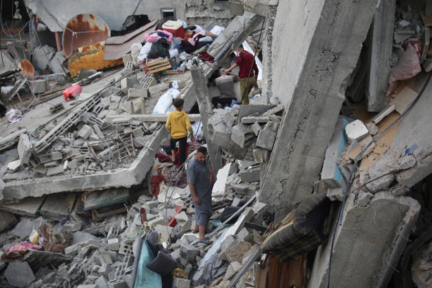 Palestinians inspect damage after Israeli strike in Nuseirat camp Palestinians inspect damage to their homes following an Israeli strike that targeted a house belonging to the al-Tawil family in the Nuseirat refugee camp in the central Gaza Strip on May 25, 2026. The strike destroyed the house completely and caused severe damage to neighboring homes. According to Palestinian medical sources, four Palestinians were wounded in the attack, which came after residents were warned to evacuate the area the previous night. Photo by Hassan al-Jedi apaimages Nusairat Gaza Strip Palestinian Territory 260526_Nuseirat_HJ_00(42).jpeg Copyright: xapaimagesxHassanxal-Jedixx xapaimagesx