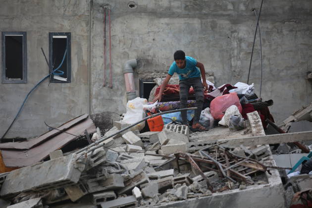 Palestinians inspect damage after Israeli strike in Nuseirat camp Palestinians inspect damage to their homes following an Israeli strike that targeted a house belonging to the al-Tawil family in the Nuseirat refugee camp in the central Gaza Strip on May 25, 2026. The strike destroyed the house completely and caused severe damage to neighboring homes. According to Palestinian medical sources, four Palestinians were wounded in the attack, which came after residents were warned to evacuate the area the previous night. Photo by Hassan al-Jedi apaimages Nusairat Gaza Strip Palestinian Territory 260526_Nuseirat_HJ_00(48).jpeg Copyright: xapaimagesxHassanxal-Jedixx xapaimagesx