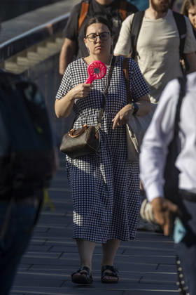 May 26, 2026, London, London, UK: London, UK. A commuter crossing London Bridge cools down with an electric handheld fan. According to the weather office, it will be another fine and dry day. High of 35Ã‚Â°C. London UK  - ZUMAl94_ 20260526_zaf_l94_005 Copyright: xMarcinxNowakx