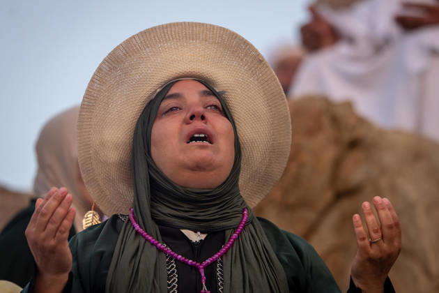 Muslim pilgrims gather at Mount Arafat during Hajj Muslim pilgrims gather at Mount of Mercy on the plain of Arafat during the annual hajj pilgrimage, outside the holy city of Mecca, Saudi Arabia, May 26, 2026. Photo by SPA Saudi Pess Agency APA Images Mecca Mecca Saudi Arabia 260526_Mecca_SPA_2_00(29) Copyright: xSPAxSaudixPessxAgencyxSaudixPressxAgencyx xapaimagesx