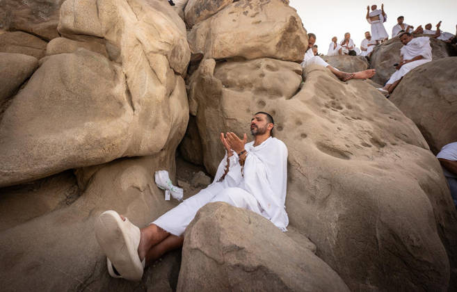 Muslim pilgrims gather at Mount Arafat during Hajj Muslim pilgrims gather at Mount of Mercy on the plain of Arafat during the annual hajj pilgrimage, outside the holy city of Mecca, Saudi Arabia, May 26, 2026. Photo by SPA Saudi Pess Agency APA Images Mecca Mecca Saudi Arabia 260526_Mecca_SPA_2_00(40) Copyright: xSPAxSaudixPessxAgencyxSaudixPressxAgencyx xapaimagesx