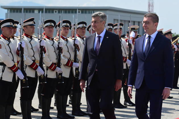 Hristijan Mickoski Prime Minister of North Macedonia (R) and his counterpart Andrej Plenkovic Primeminister of Croatia (L) inspects the guard of honor in Ohrid, Republic of North Macedonia, MAy 26 2026. IMAGO PETR STOJANOVSKI