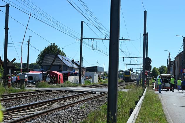 Schoolbus Gets Run Over By A Train BUGGENHOUT, BELGIUM - MAY 26 : In a train accident people have died in a collision between a train and a minibus in Buggenhout; the minibus was carrying seven schoolchildren and two adults: The barriers were down.onMay 26, 2026 in Buggenhout, Belgium, 26 05 2026 Buggenhout Belgium  Copyright: xBertxVanxDenxBrouckex