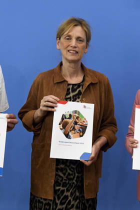ABB BPK-KINDEREPORT- Karin Rien Bundesministerin fuer Bildung, Familie, Senioren, Frauen und Jugend Thema-Kinderreport 2026 Chancengerechte Bildung Vorstellung Bericht auf der BPK Berlin Bundespressekonferenz am 26.05.2026 Berlin Deutschland