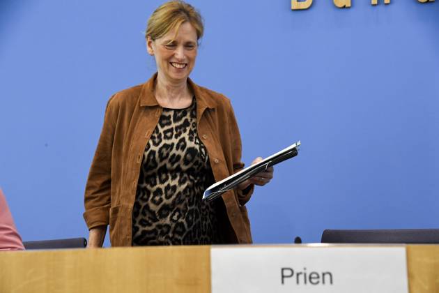 ABB BPK-KINDEREPORT- Karin Rien Bundesministerin fuer Bildung, Familie, Senioren, Frauen und Jugend Thema-Kinderreport 2026 Chancengerechte Bildung Vorstellung Bericht auf der BPK Berlin Bundespressekonferenz am 26.05.2026 Berlin Deutschland