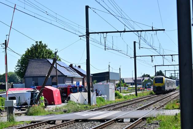 the scene of an accident between a train and a minivan, at the railway crossing Vierhuizen, in Buggenhout, Tuesday 26 May 2026. The accident happened around 8:15 am. Several people have been killed. According to initial reports, the level crossing was closed at the time of the accident.  DIRKxWAEM 175092699