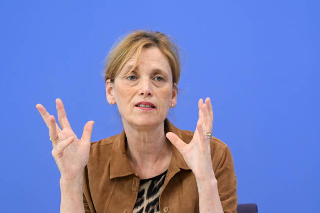 ABB BPK-KINDEREPORT- Karin Rien Bundesministerin fuer Bildung, Familie, Senioren, Frauen und Jugend Thema-Kinderreport 2026 Chancengerechte Bildung Vorstellung Bericht auf der BPK Berlin Bundespressekonferenz am 26.05.2026 Berlin Deutschland