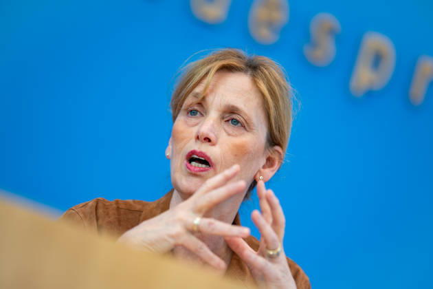 Karin Prien, Bundesministerin für Bildung, Familie, Senioren, Frauen und Jugend;Bundespressekonferenz in Berlin - Kinderreport 2026 - Titel Chancengerechte Bildung, Berlin Berlin Deutschland Haus der Bundespressekonferenz